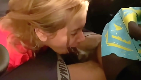 Hot blonde amateur shows us how to make deepthroat and facial