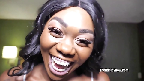 Amateur brunette with a big ass fucked in a deepthroat