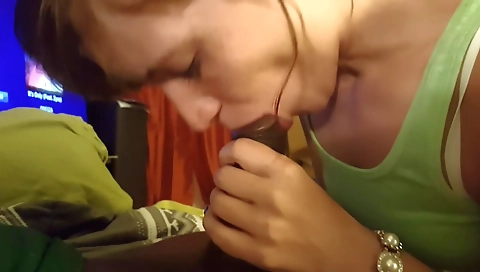 Deepthroat and cumshot on her chin in amateur video