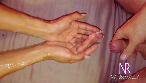 Big ass milf Niarross xxx and gets her pussy fucked