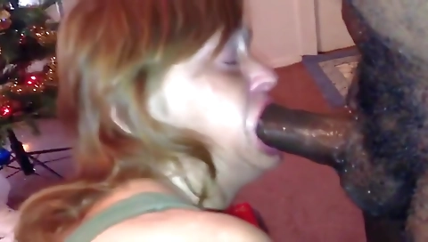 Mature milf with a beautiful deep throat playing with a dildo
