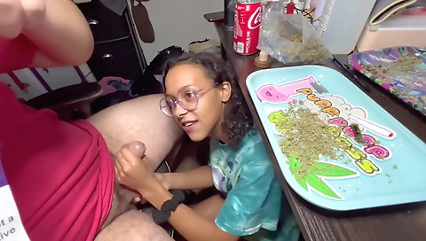 I'll give you a good cumshot - smoking hot brunette