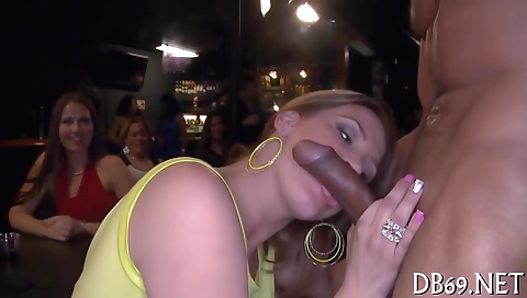 Amateur milf gets her clit fucked and moans with pleasure