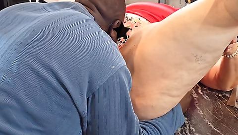 Amateur mature milfs bang a young model with big ass