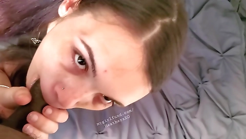 Ebony brunette has fun with a chubby blonde on the couch