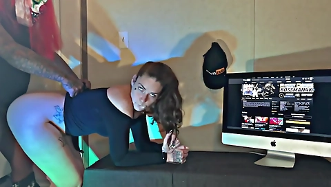 Brunette teen with a nice ass shows her natural beauty