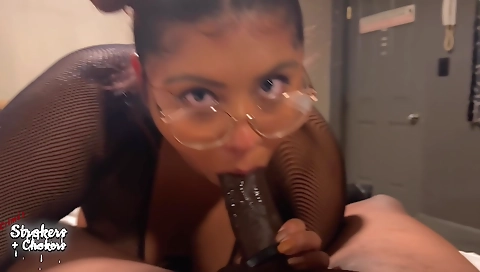 Mexicana with a big booty and a big ass has a deepthroating