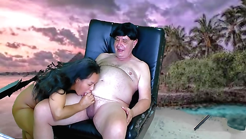 Big white cock gets inside a brunette asian girl in amateur